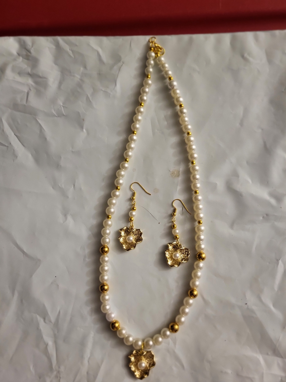 Faux Pearl Fashion Necklace with Matching Earrings - White & Gold